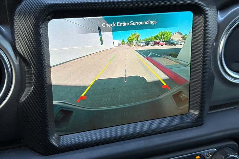 Jeep Gladiator Vehicle Full-screen Gallery Image 26