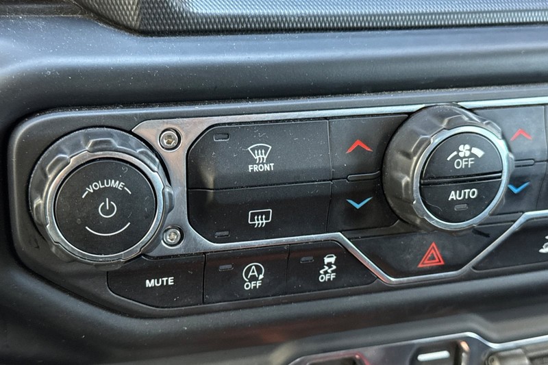 Jeep Gladiator Vehicle Full-screen Gallery Image 28