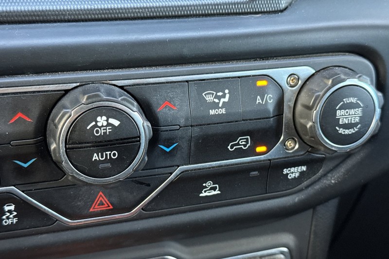 Jeep Gladiator Vehicle Full-screen Gallery Image 29