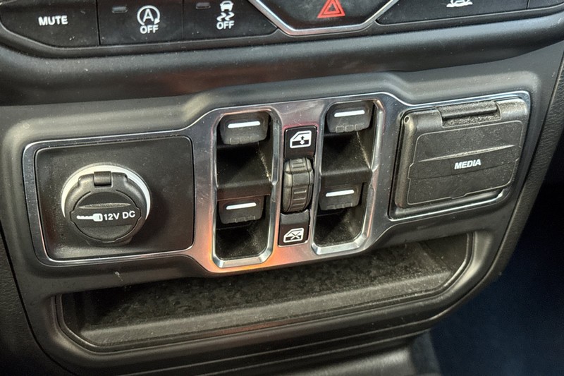 Jeep Gladiator Vehicle Full-screen Gallery Image 30