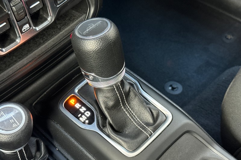 Jeep Gladiator Vehicle Full-screen Gallery Image 32