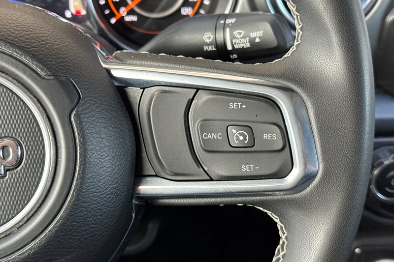 Jeep Gladiator Vehicle Full-screen Gallery Image 37