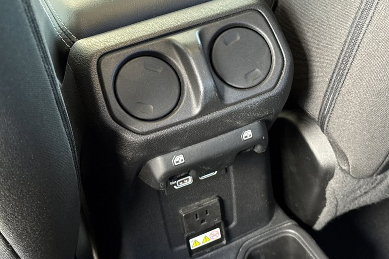 Jeep Gladiator Vehicle Full-screen Gallery Image 39