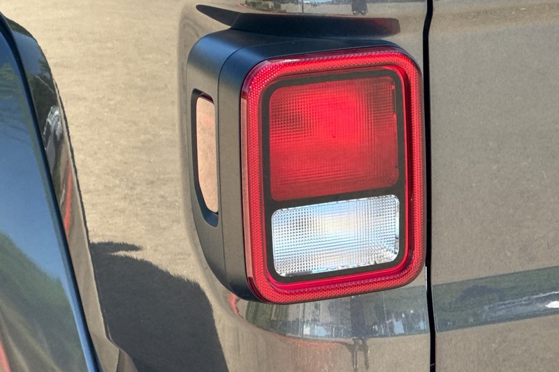 Jeep Gladiator Vehicle Full-screen Gallery Image 44