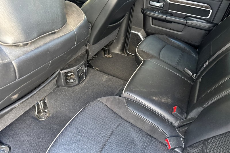 Ram 2500 Vehicle Full-screen Gallery Image 14