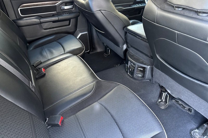 Ram 2500 Vehicle Full-screen Gallery Image 17