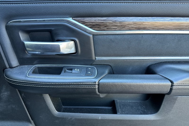 Ram 2500 Vehicle Full-screen Gallery Image 20