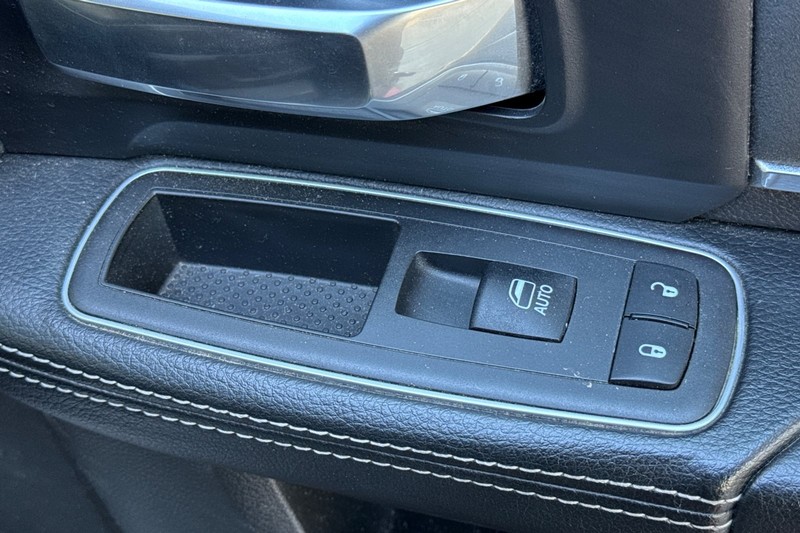 Ram 2500 Vehicle Full-screen Gallery Image 21