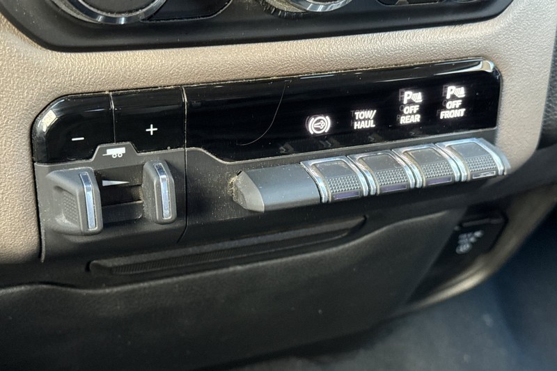 Ram 2500 Vehicle Full-screen Gallery Image 30