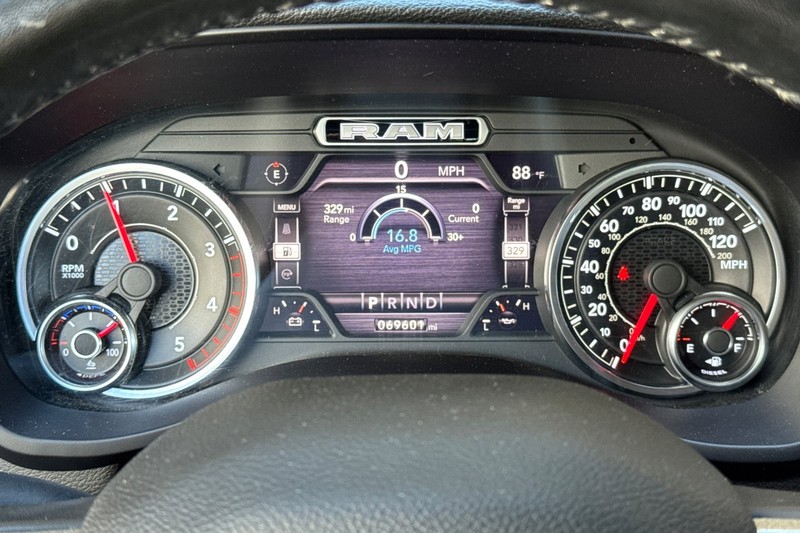 Ram 2500 Vehicle Full-screen Gallery Image 38