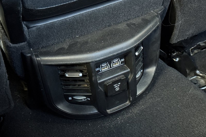 Ram 2500 Vehicle Full-screen Gallery Image 40