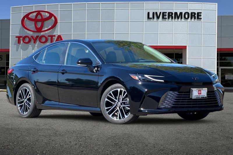 Toyota Camry Vehicle Full-screen Gallery Image 02