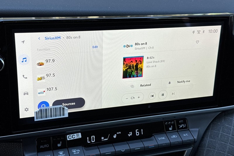 Toyota Camry Vehicle Full-screen Gallery Image 25
