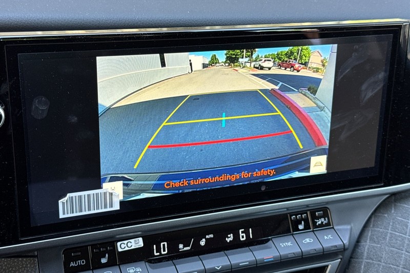Toyota Camry Vehicle Full-screen Gallery Image 26