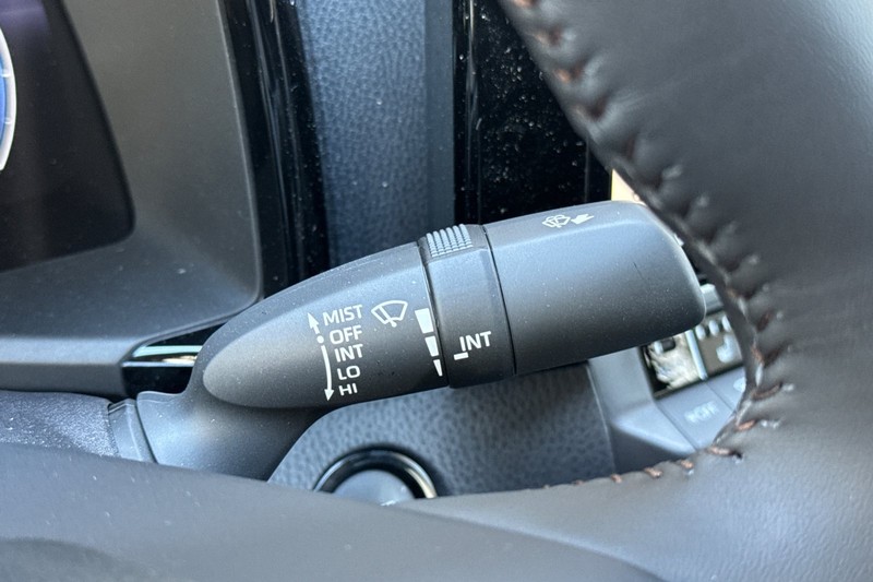 Toyota Camry Vehicle Full-screen Gallery Image 38