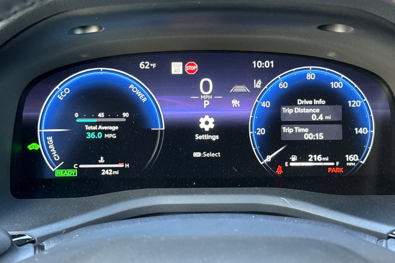 Toyota Camry Vehicle Full-screen Gallery Image 39