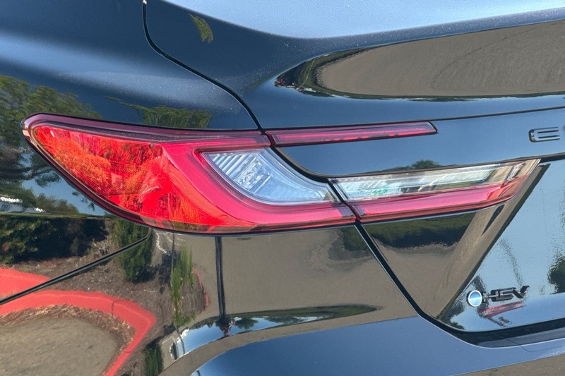 Toyota Camry Vehicle Full-screen Gallery Image 45