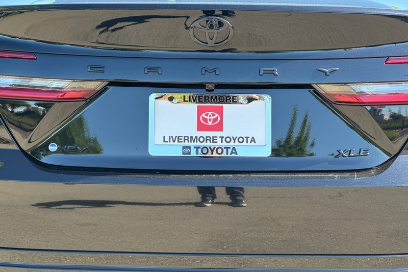 Toyota Camry Vehicle Full-screen Gallery Image 46