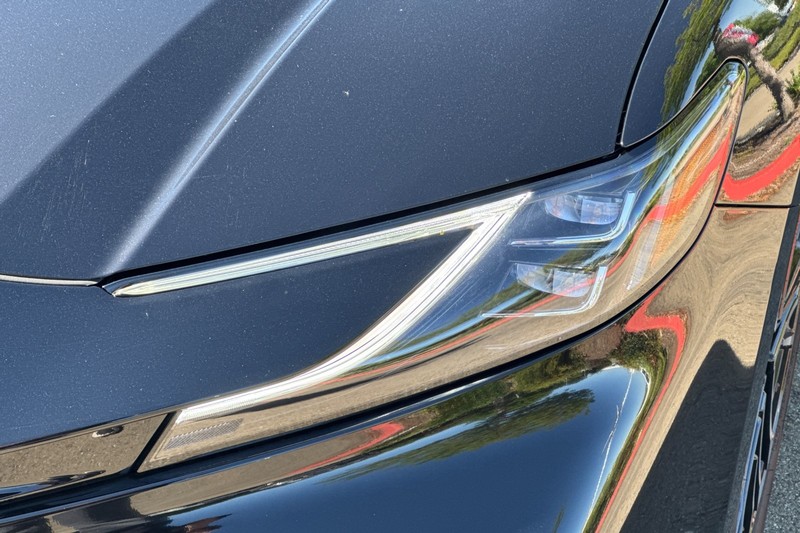 Toyota Camry Vehicle Full-screen Gallery Image 49