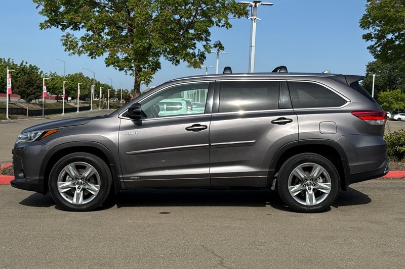 Toyota Highlander Hybrid Vehicle Full-screen Gallery Image 07