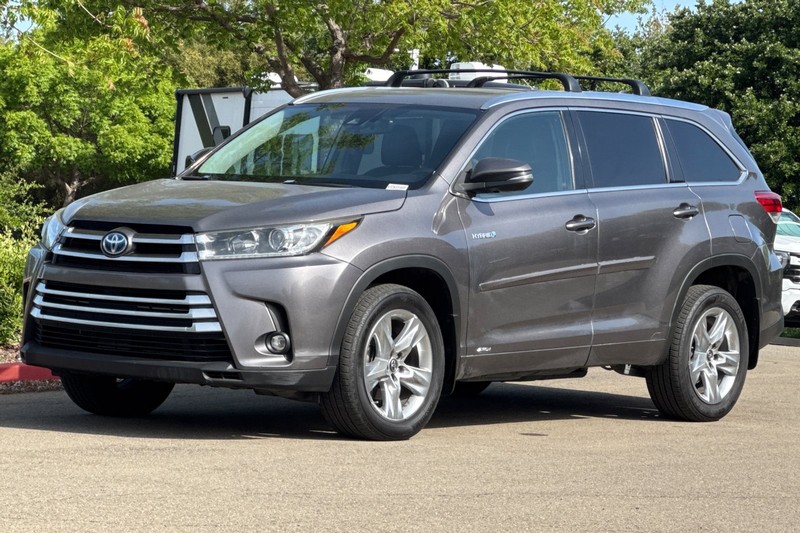 Toyota Highlander Hybrid Vehicle Full-screen Gallery Image 08