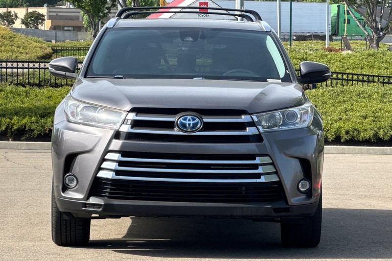 Toyota Highlander Hybrid Vehicle Full-screen Gallery Image 09