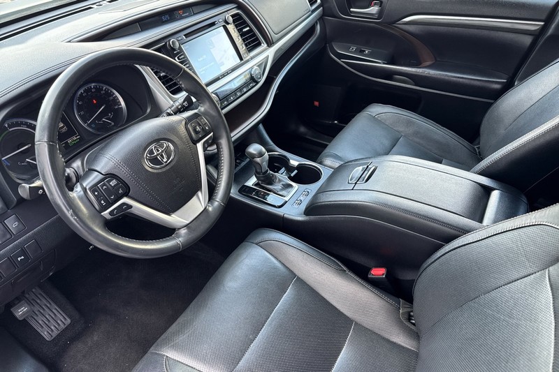 Toyota Highlander Hybrid Vehicle Full-screen Gallery Image 10