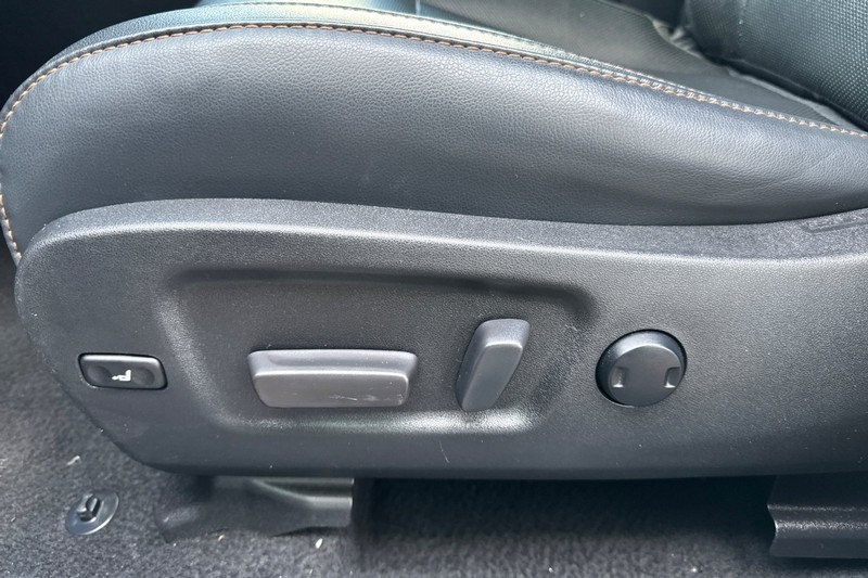 Toyota Highlander Hybrid Vehicle Full-screen Gallery Image 13