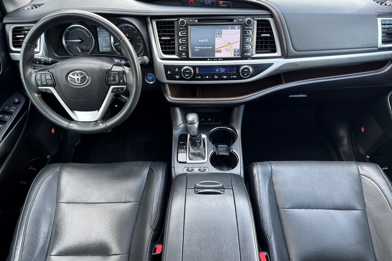 Toyota Highlander Hybrid Vehicle Full-screen Gallery Image 15