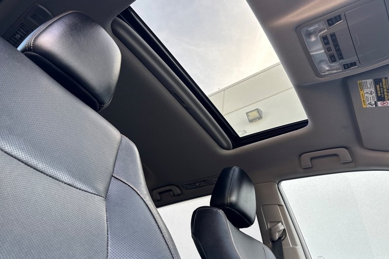 Toyota Highlander Hybrid Vehicle Full-screen Gallery Image 20