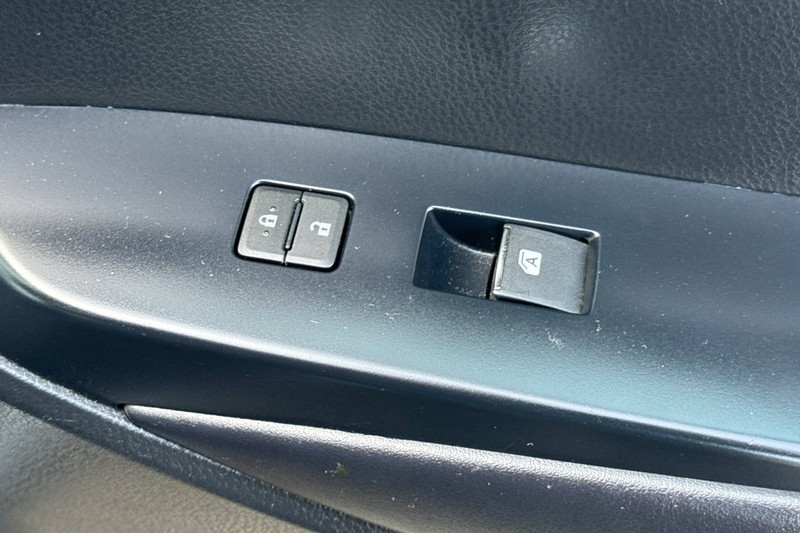 Toyota Highlander Hybrid Vehicle Full-screen Gallery Image 22