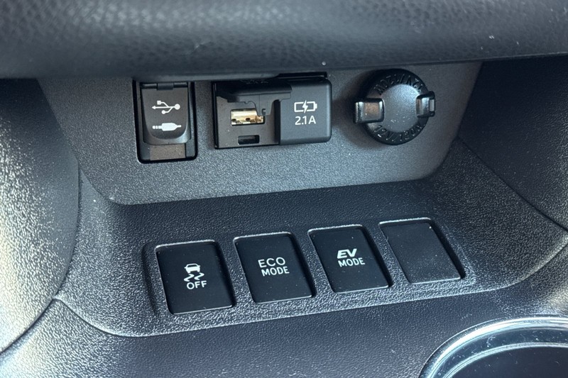 Toyota Highlander Hybrid Vehicle Full-screen Gallery Image 31