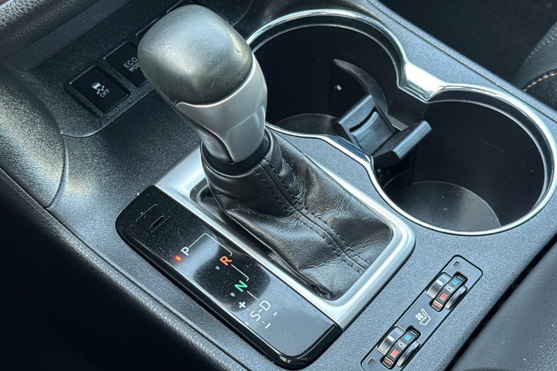 Toyota Highlander Hybrid Vehicle Full-screen Gallery Image 33
