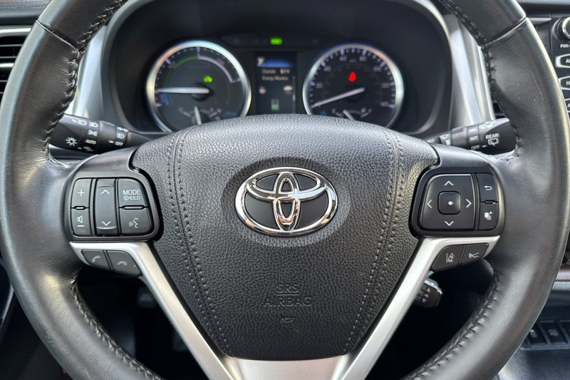Toyota Highlander Hybrid Vehicle Full-screen Gallery Image 35