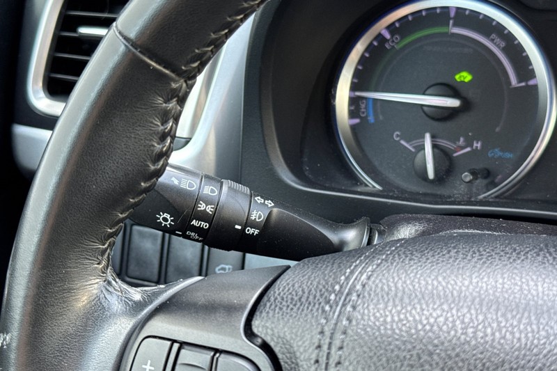 Toyota Highlander Hybrid Vehicle Full-screen Gallery Image 37