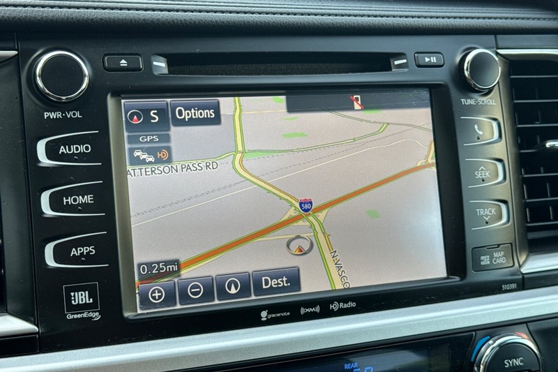 Toyota Highlander Hybrid Vehicle Full-screen Gallery Image 41