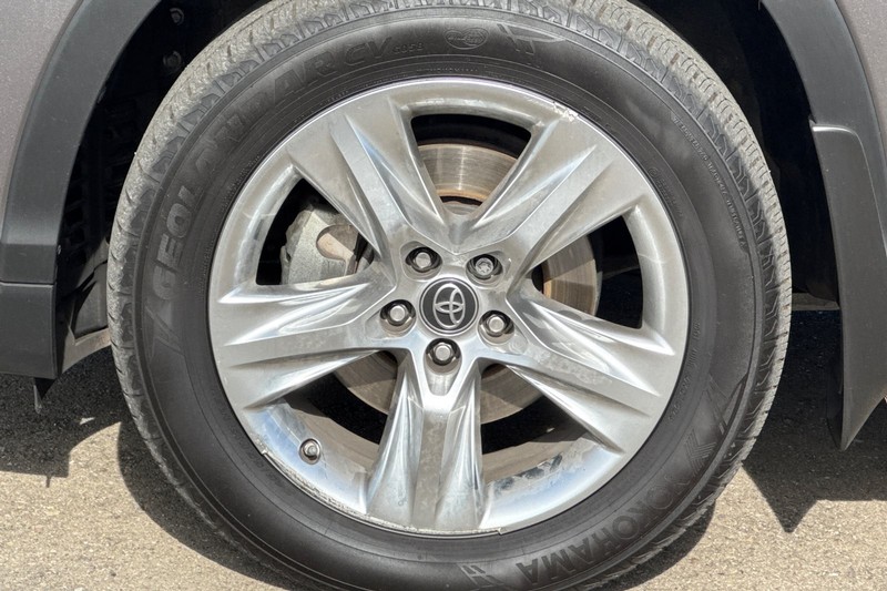 Toyota Highlander Hybrid Vehicle Full-screen Gallery Image 42