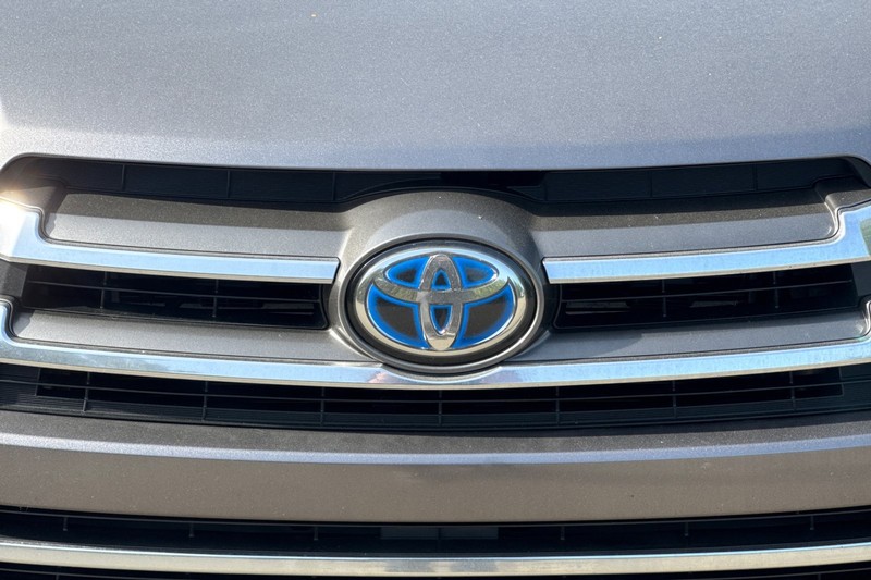 Toyota Highlander Hybrid Vehicle Full-screen Gallery Image 44