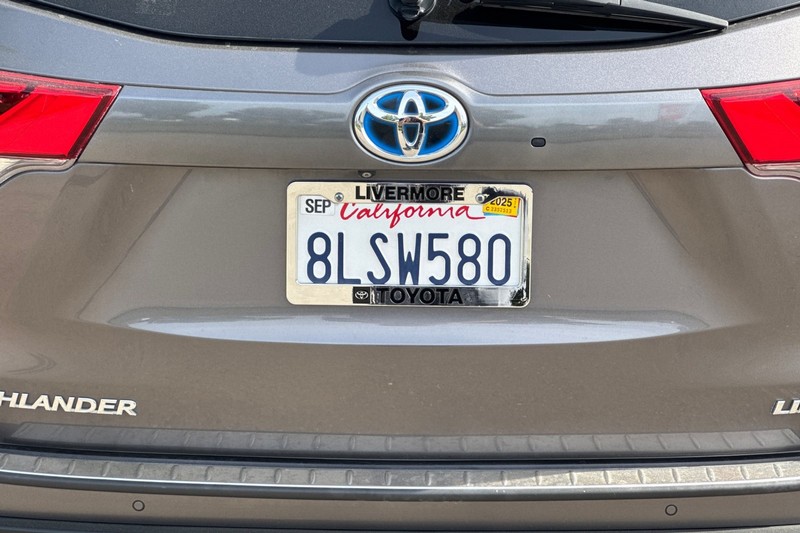Toyota Highlander Hybrid Vehicle Full-screen Gallery Image 46