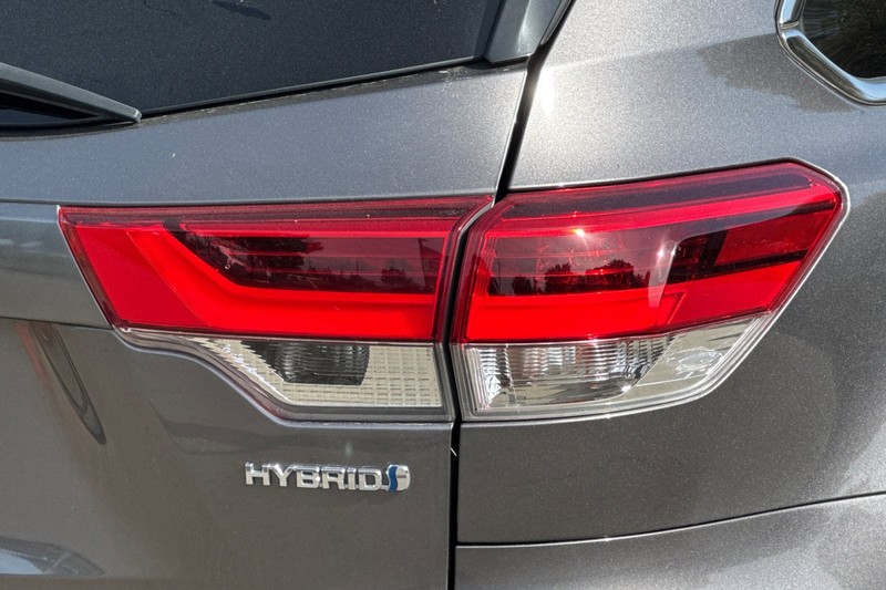 Toyota Highlander Hybrid Vehicle Full-screen Gallery Image 47