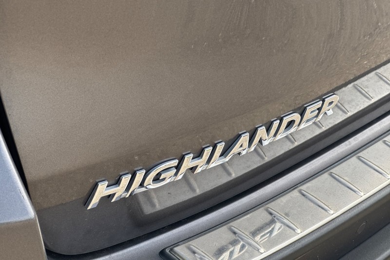 Toyota Highlander Hybrid Vehicle Full-screen Gallery Image 48