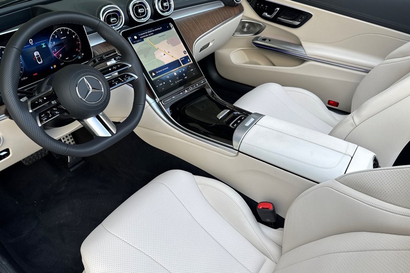 Mercedes-Benz CLE Vehicle Full-screen Gallery Image 11