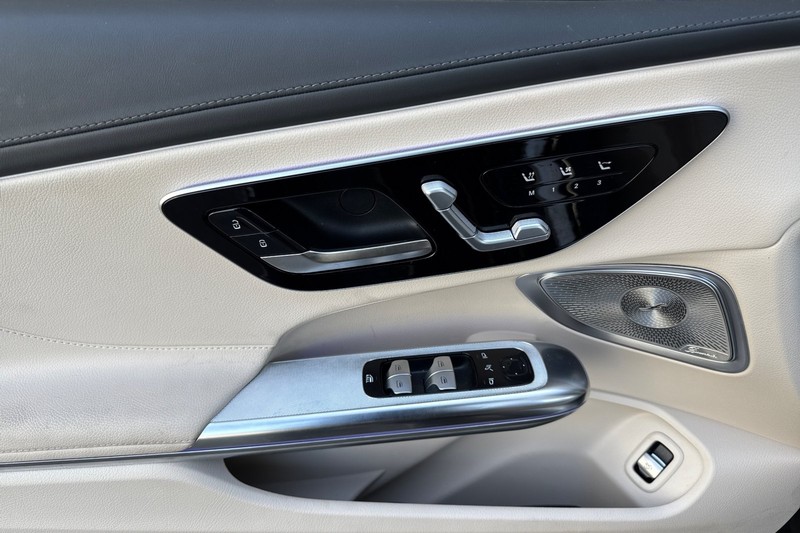 Mercedes-Benz CLE Vehicle Full-screen Gallery Image 12