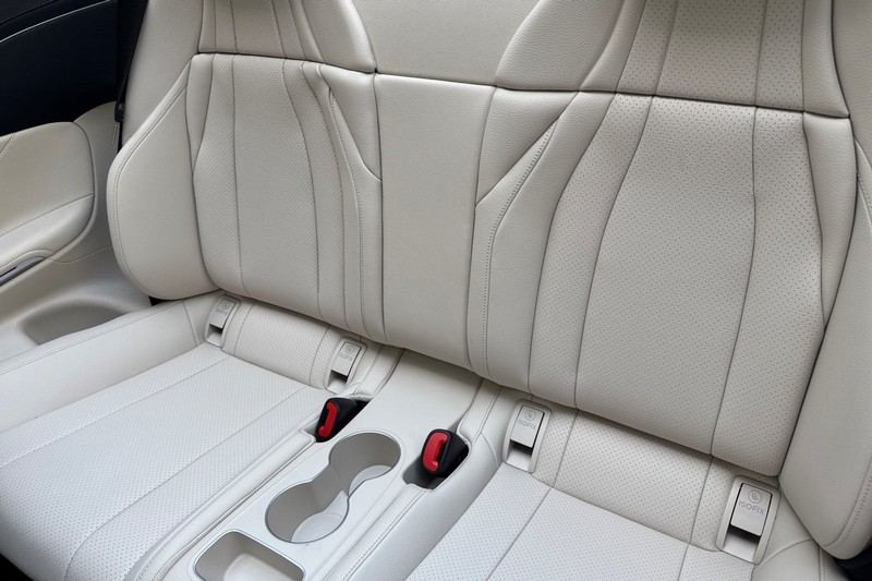 Mercedes-Benz CLE Vehicle Full-screen Gallery Image 15