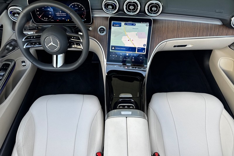 Mercedes-Benz CLE Vehicle Full-screen Gallery Image 16