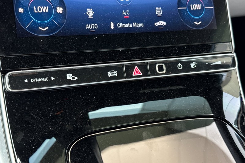 Mercedes-Benz CLE Vehicle Full-screen Gallery Image 31