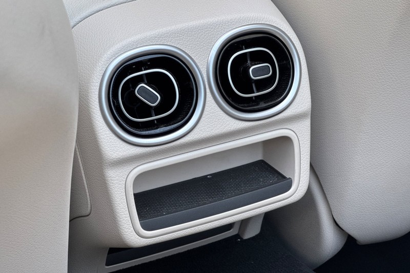 Mercedes-Benz CLE Vehicle Full-screen Gallery Image 41