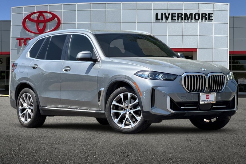 BMW X5 Vehicle Full-screen Gallery Image 02