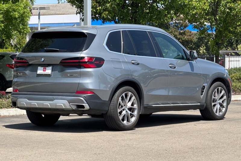 BMW X5 Vehicle Full-screen Gallery Image 04