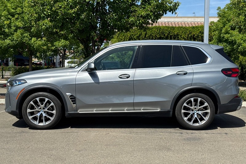 BMW X5 Vehicle Full-screen Gallery Image 07
